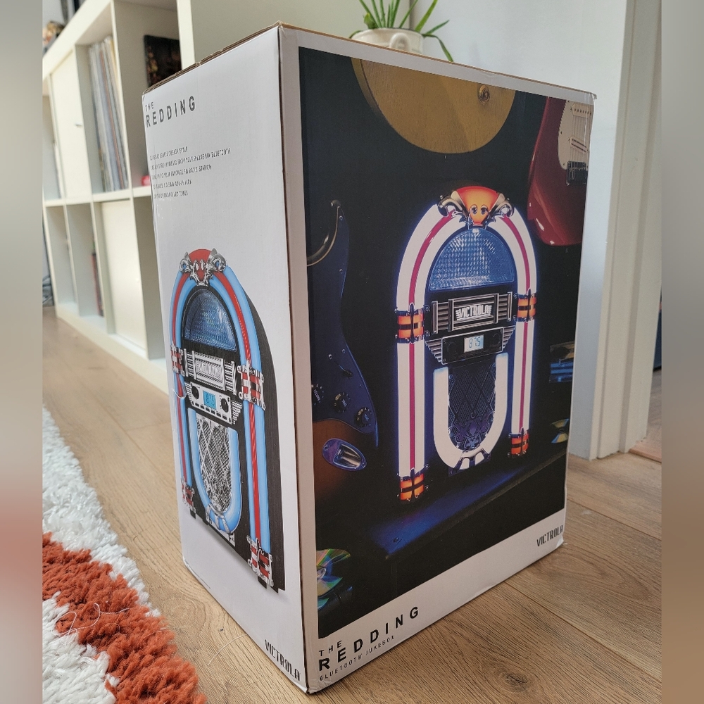 Victrola mini jukebox Bluetooth speaker + radio